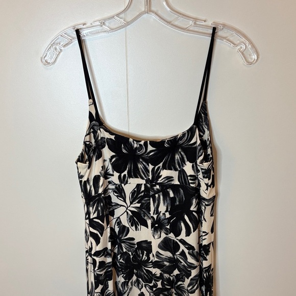 Chic Black and White Floral Midi Dress - Picture 7 of 8